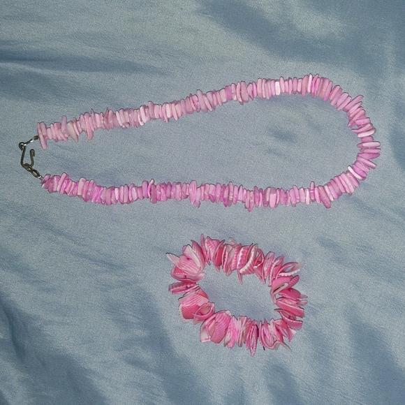 Jewelry - Seashell Necklace and Bracelet set
